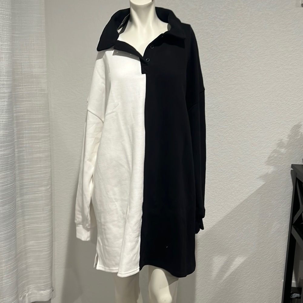 black and white sweatshirt dress. Size 1XL from fashion nova.